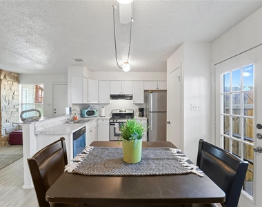 823 Taulbee Ln - Photo Thumbnail 7