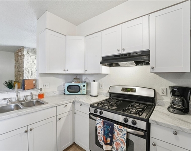 823 Taulbee Ln - Photo Thumbnail 10