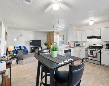 823 Taulbee Ln - Photo Thumbnail 1