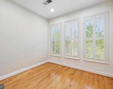 5910 Great Star Drive - Photo Thumbnail 16