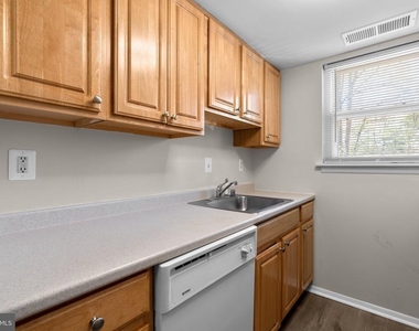 3612 Court House Drive - Photo Thumbnail 8