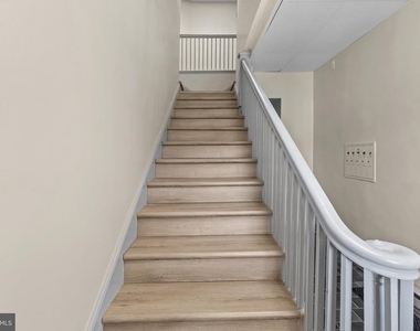 707 N Hickory Avenue - Photo Thumbnail 6