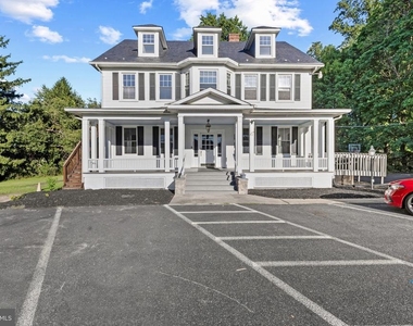 707 N Hickory Avenue - Photo Thumbnail 1