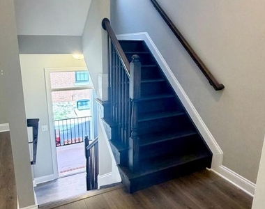 43 E Gordon Street - Photo Thumbnail 2