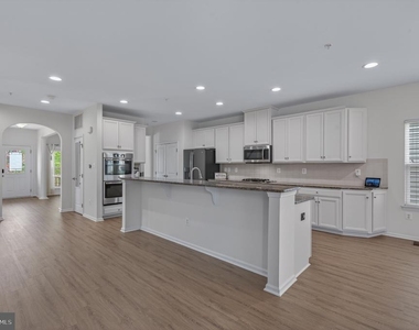 1423 Village Green Way - Photo Thumbnail 15