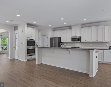 1423 Village Green Way - Photo Thumbnail 16