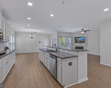 1423 Village Green Way - Photo Thumbnail 18