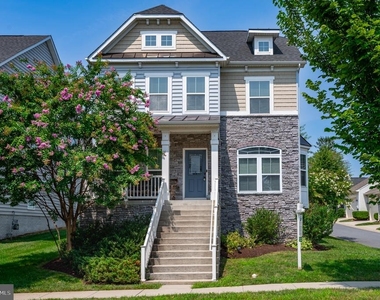 1423 Village Green Way - Photo Thumbnail 1