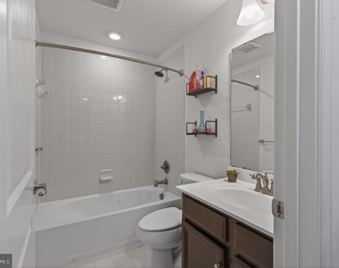 1423 Village Green Way - Photo Thumbnail 50