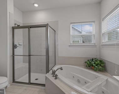 1423 Village Green Way - Photo Thumbnail 27