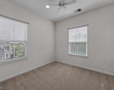 1423 Village Green Way - Photo Thumbnail 32