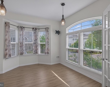 1423 Village Green Way - Photo Thumbnail 10