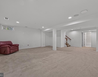 1423 Village Green Way - Photo Thumbnail 43