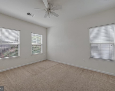 1423 Village Green Way - Photo Thumbnail 30
