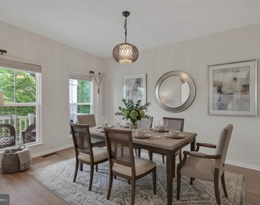 1423 Village Green Way - Photo Thumbnail 7