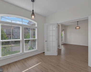 1423 Village Green Way - Photo Thumbnail 11