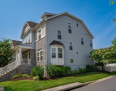 1423 Village Green Way - Photo Thumbnail 2