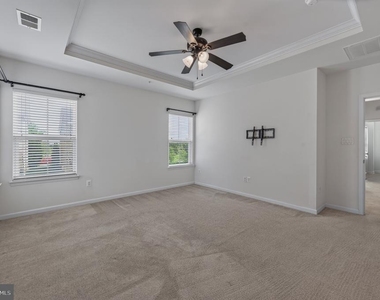 1423 Village Green Way - Photo Thumbnail 28