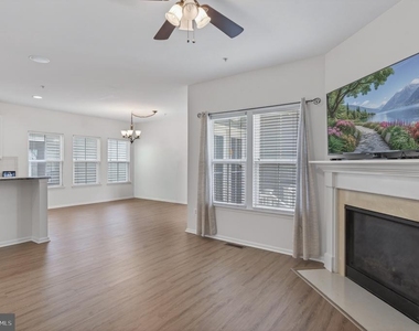 1423 Village Green Way - Photo Thumbnail 20