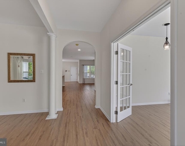 1423 Village Green Way - Photo Thumbnail 56