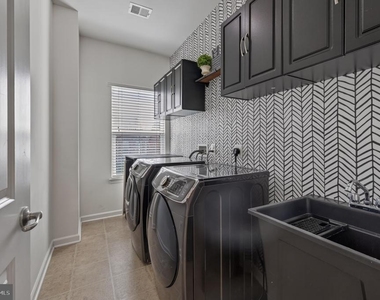 1423 Village Green Way - Photo Thumbnail 36