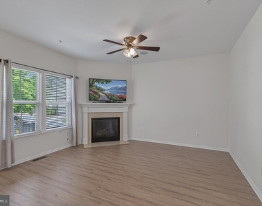 1423 Village Green Way - Photo Thumbnail 49