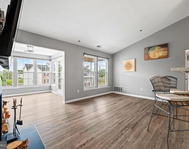 611 Himes Avenue - Photo Thumbnail 2