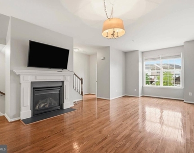 677 Tivoli Road - Photo Thumbnail 2