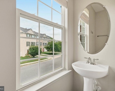 677 Tivoli Road - Photo Thumbnail 11