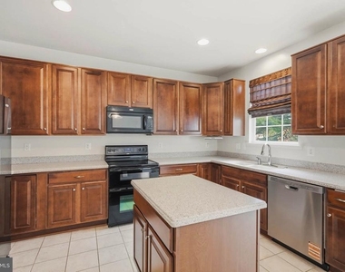 677 Tivoli Road - Photo Thumbnail 5