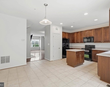677 Tivoli Road - Photo Thumbnail 6