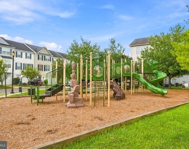 677 Tivoli Road - Photo Thumbnail 34