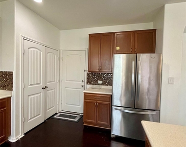 18305 Pencil Cactus Dr - Photo Thumbnail 10