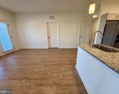 109 Charles Street - Photo Thumbnail 7