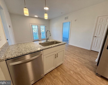 109 Charles Street - Photo Thumbnail 4