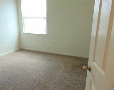 2417 Allred Dr - Photo Thumbnail 9