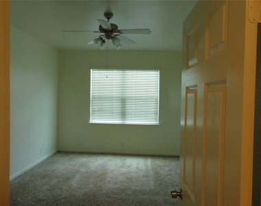 2417 Allred Dr - Photo Thumbnail 6