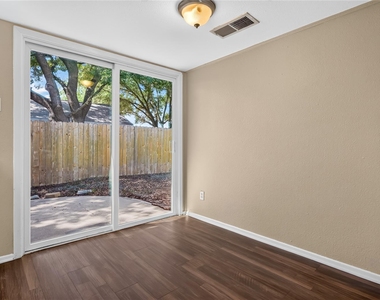 2201 Deadwood Dr - Photo Thumbnail 6