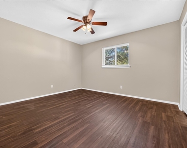 2201 Deadwood Dr - Photo Thumbnail 8