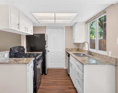 2201 Deadwood Dr - Photo Thumbnail 4