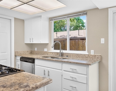 2201 Deadwood Dr - Photo Thumbnail 3
