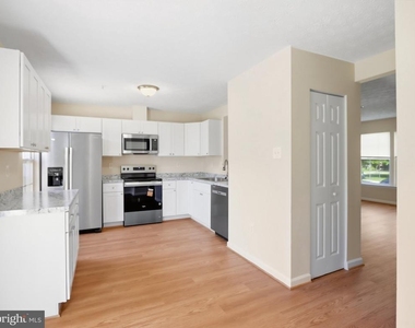 7805 Cornerstone Way - Photo Thumbnail 5