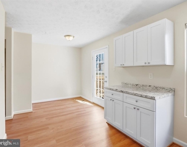 7805 Cornerstone Way - Photo Thumbnail 9