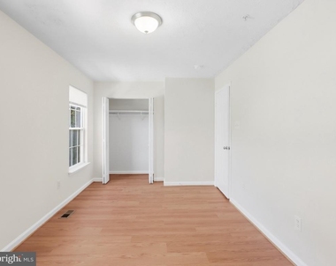 7805 Cornerstone Way - Photo Thumbnail 15