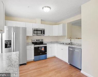 7805 Cornerstone Way - Photo Thumbnail 6