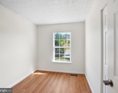 7805 Cornerstone Way - Photo Thumbnail 17