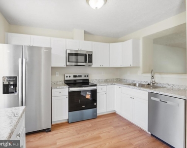 7805 Cornerstone Way - Photo Thumbnail 8