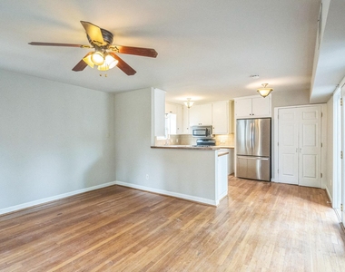 1402 Laurel St - Photo Thumbnail 7