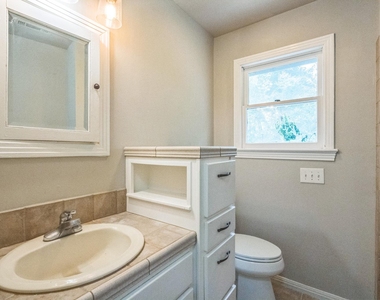 1402 Laurel St - Photo Thumbnail 10