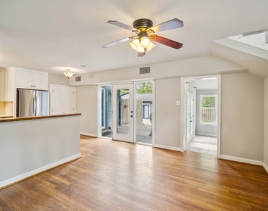1402 Laurel St - Photo Thumbnail 4